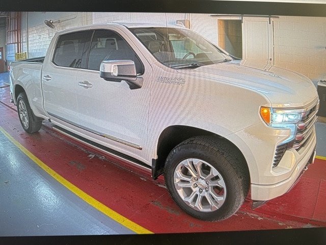 2023 Chevrolet Silverado 1500 High Country's photo