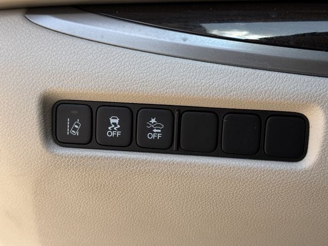 Used 2017 Bellanova White Pearl Acura Base image 21