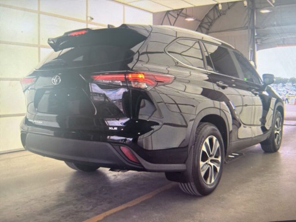Used 2025 Toyota Highlander XLE SUV