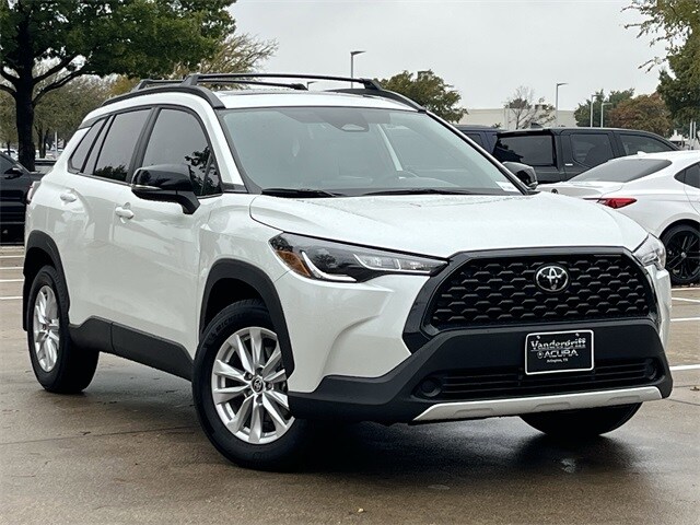 2025 Toyota Corolla Cross LE photo 2