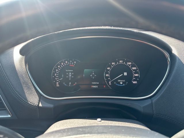 Used 2016 Luxe Metallic Lincoln Select image 2