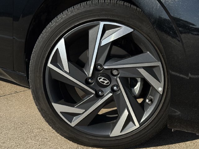 Used 2025 Abyss Black Hyundai SEL Convenience image 9