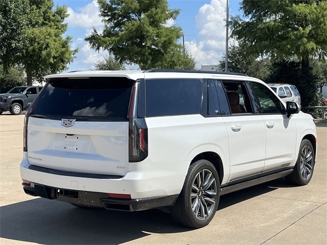 2024 Cadillac Escalade ESV Sport photo 3