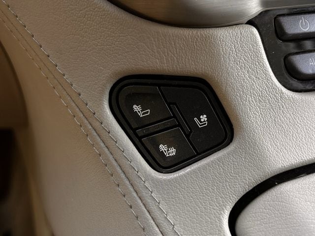 Used 2019 Dark Sapphire Blue Metallic GMC Denali image 21