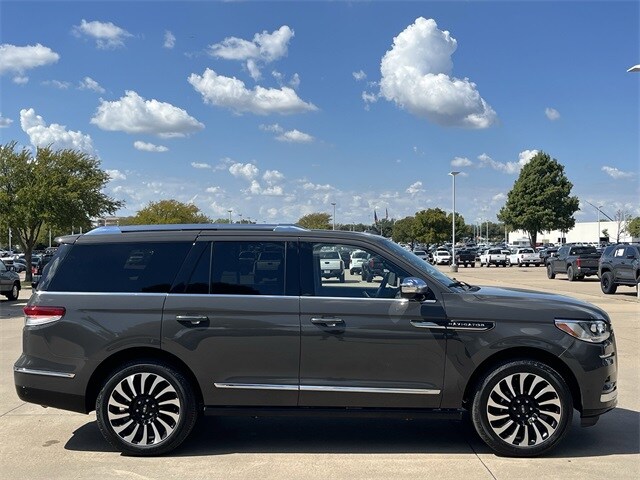 2023 Lincoln Navigator Black Label photo 3