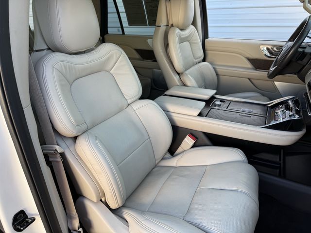 Used 2021 Pristine White Lincoln Reserve image 26