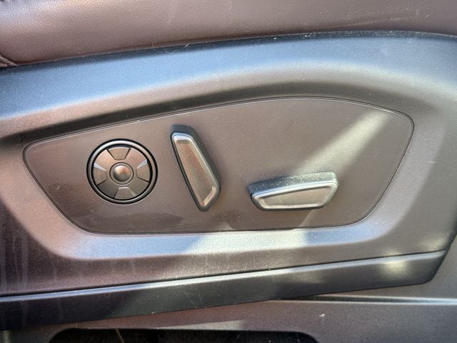Used 2025 Agate Black Metallic Ford Platinum image 27