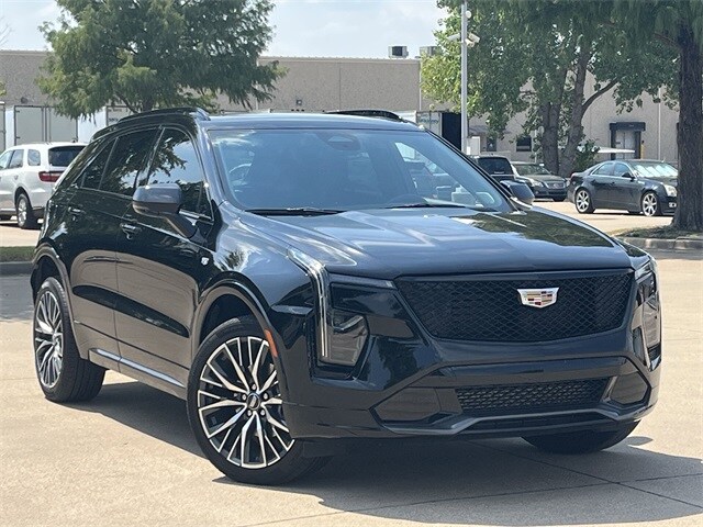 2024 Cadillac XT4 Sport photo 2