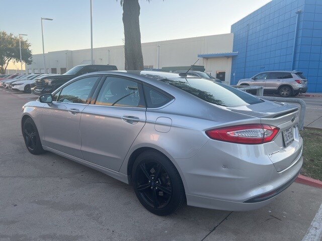 2016 Ford Fusion SE photo 3