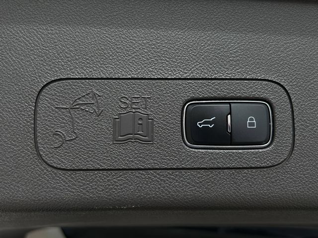 Used 2021 Pristine White Lincoln Reserve image 36