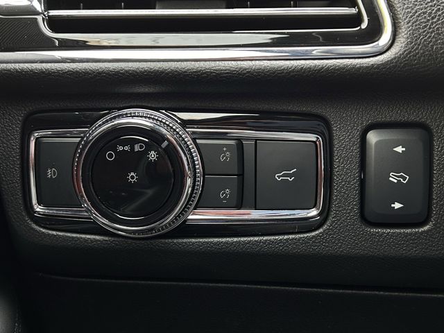 Used 2018 Burgundy Velvet Metallic Tinted Clearcoat Lincoln Premiere image 25