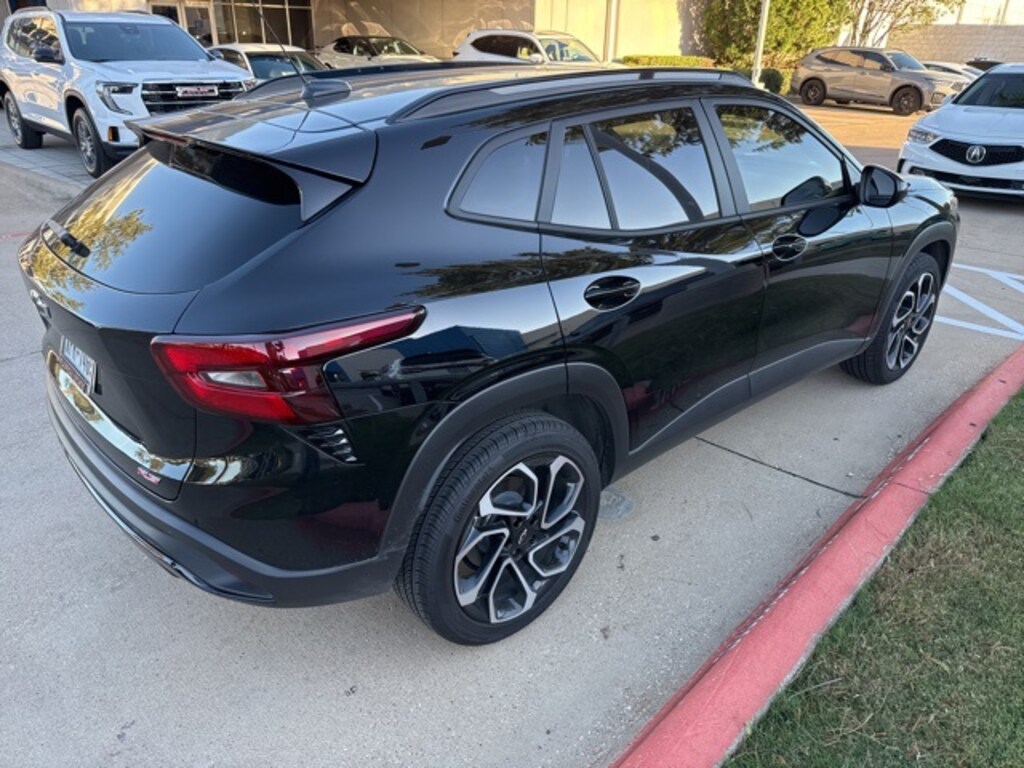 Used 2025 Chevrolet Trax 2RS SUV
