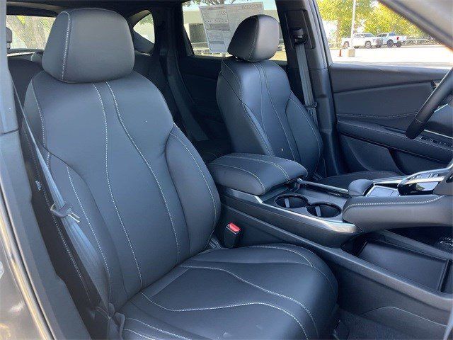 Used 2025 Platinum White Pearl Acura SH-AWD image 31