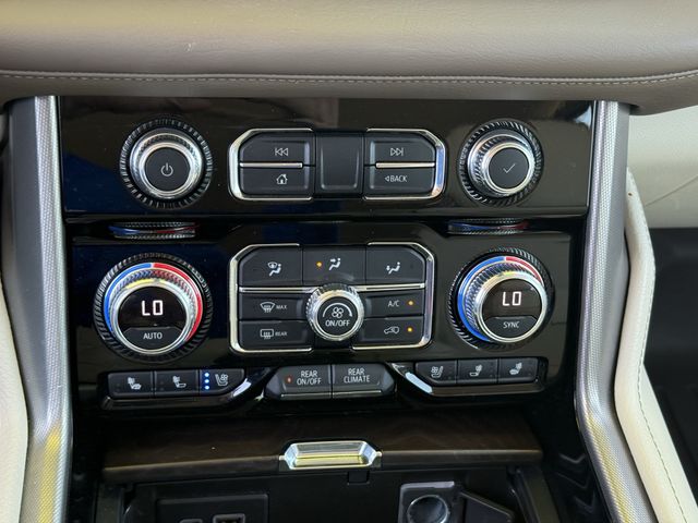 Used 2022 White Frost Tricoat GMC Denali image 18