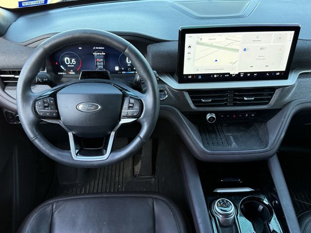 Used 2025 Agate Black Metallic Ford Platinum image 11