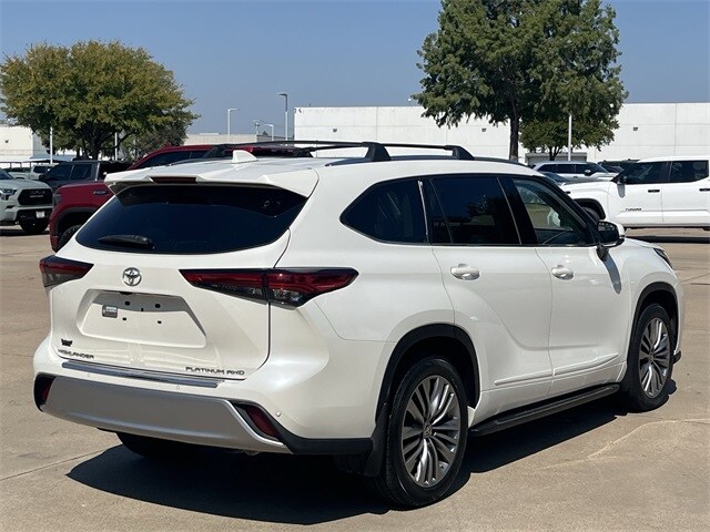 2021 Toyota Highlander Platinum photo 3