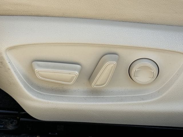 Used 2019 Wind Chill Pearl Toyota XLE image 28