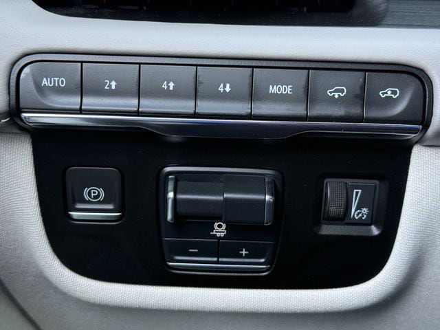 Used 2024 Crystal White Tricoat CADILLAC Sport Platinum image 20
