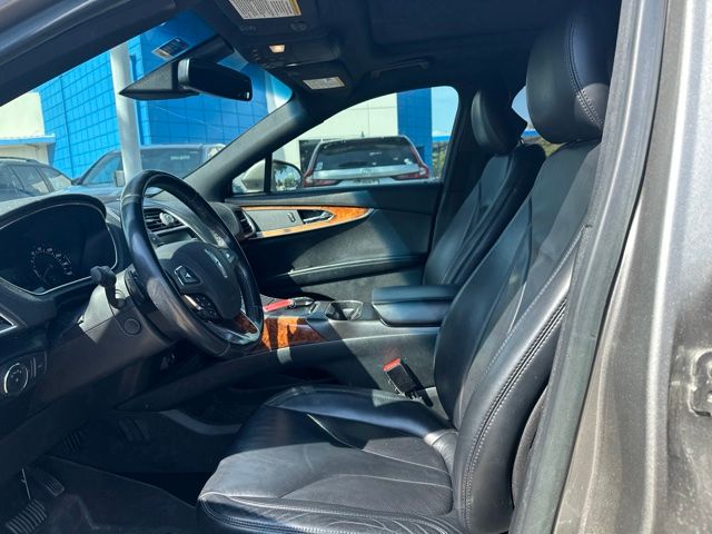 Used 2016 Luxe Metallic Lincoln Select image 10