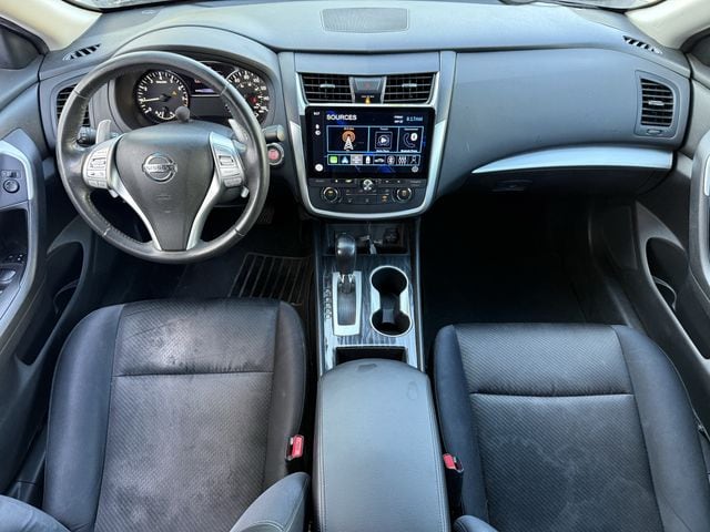 Used 2017 Super Black Nissan 2.5 SR image 10