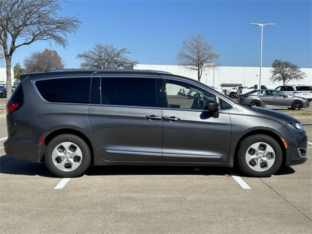 Used 2017 Chrysler Pacifica Touring L Plus Van