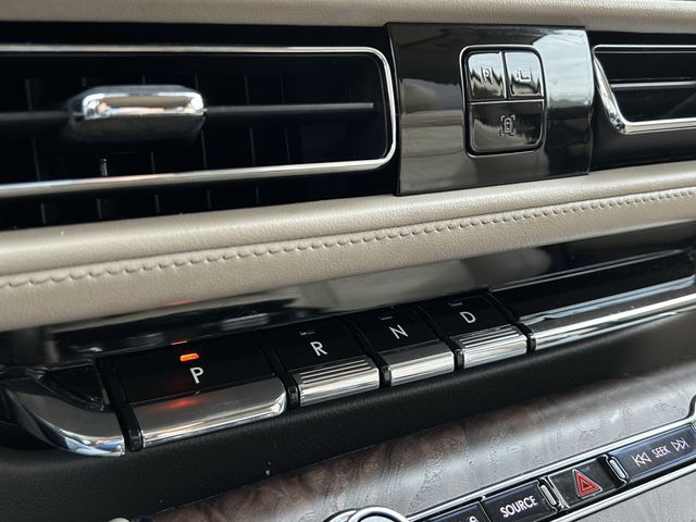 Used 2021 Pristine White Lincoln Reserve image 21