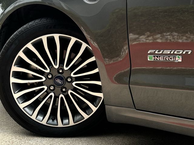 Used 2018 Magnetic Metallic Ford SE Luxury image 11