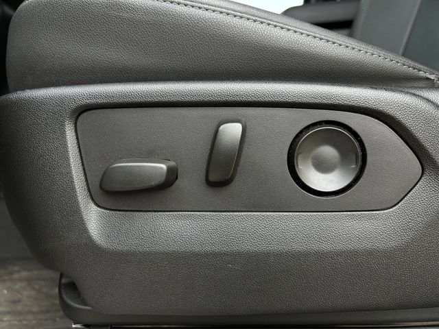 Used 2022 Onyx Black GMC SLT image 28