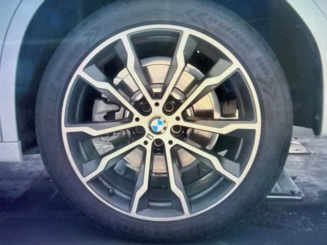 Used 2021 Alpine White BMW sDrive30i image 9