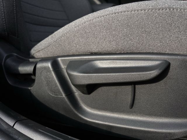 Used 2025 Snow White Pearl Kia EX image 28