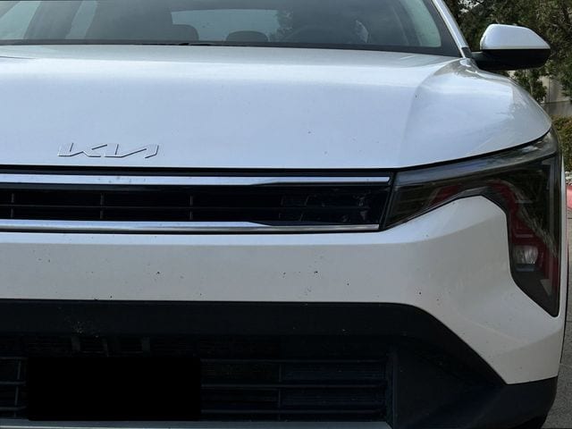 Used 2025 Snow White Pearl Kia EX image 9