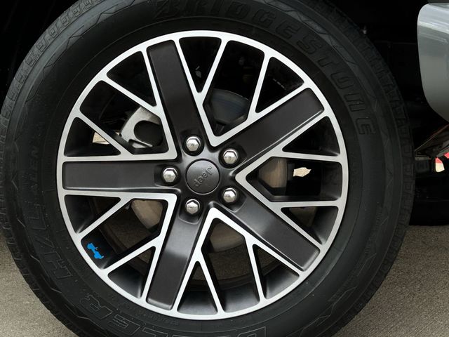 Used 2022 Sting-Gray Clearcoat Jeep Unlimited Sahara High Altitude 4xe image 10