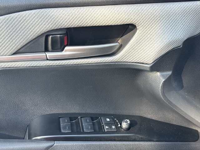 Used 2026 Ice Cap Toyota SE image 23