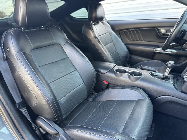 Used 2020 Magnetic Metallic Ford GT Premium image 24