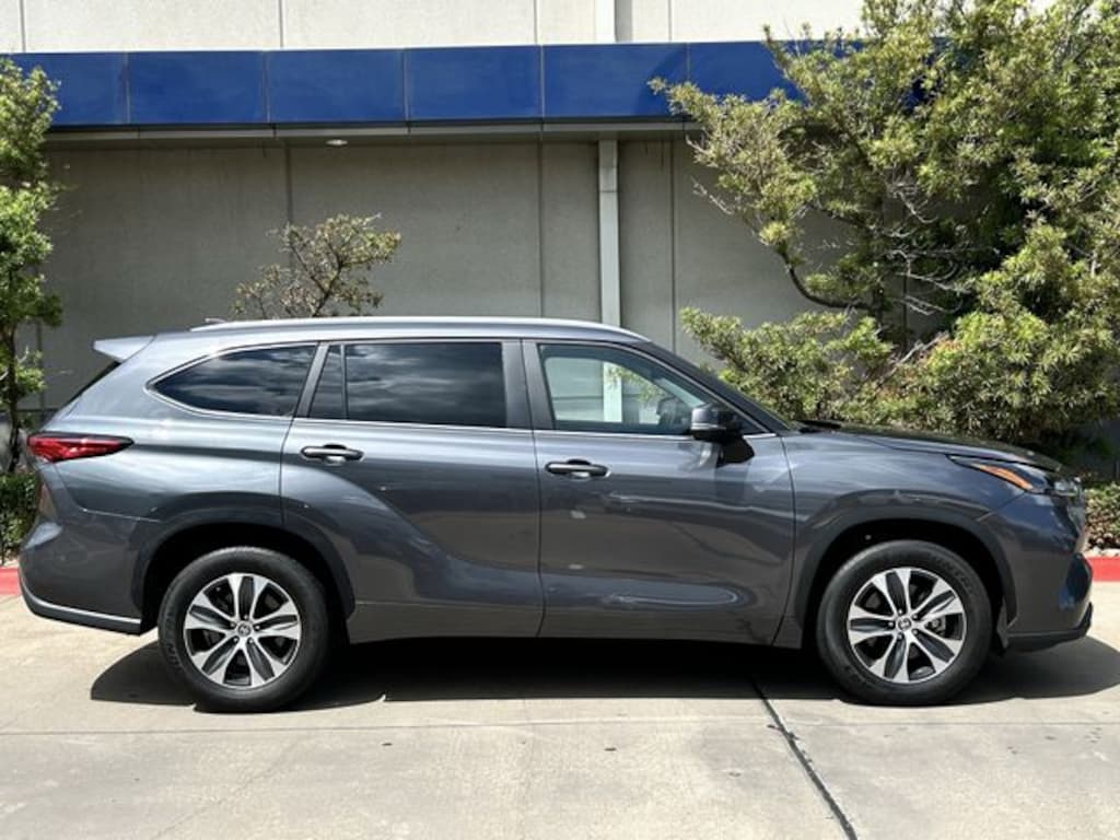 Used 2023 Toyota Highlander XLE SUV
