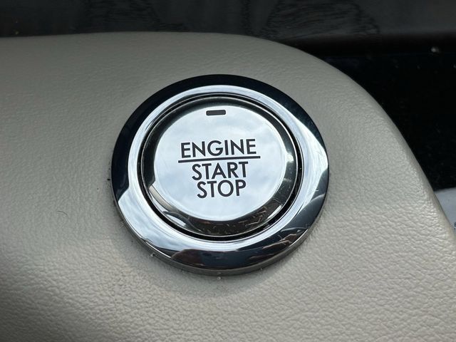 Used 2021 Pristine White Lincoln Reserve image 23