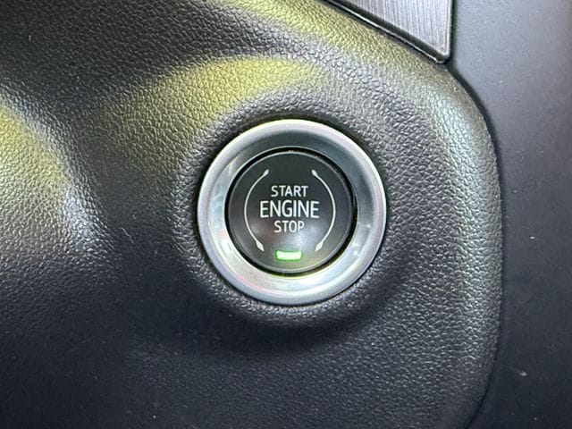 Used 2023 Summit White GMC AT4 image 20