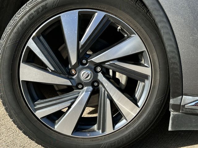 Used 2017 Gun Metallic Nissan Platinum image 11