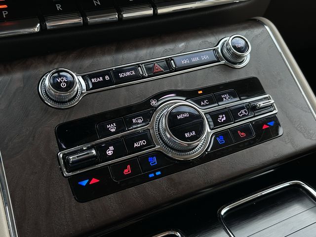 Used 2021 Pristine White Lincoln Reserve image 22