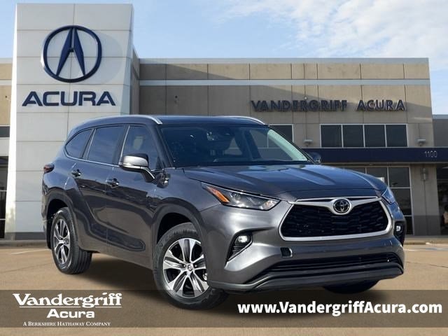 2024 Toyota Highlander XLE's photo