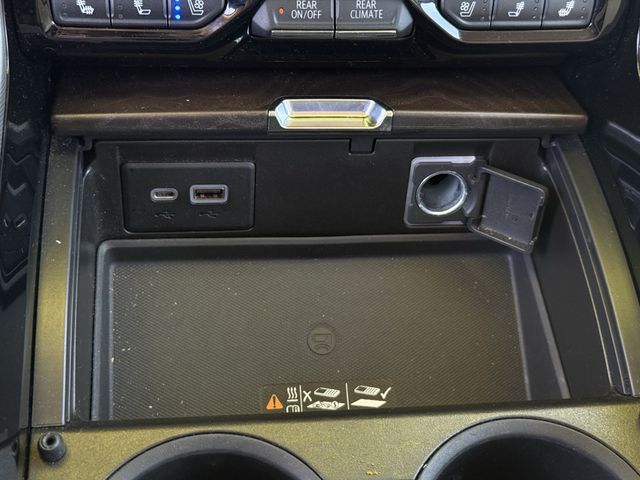 Used 2022 White Frost Tricoat GMC Denali image 19