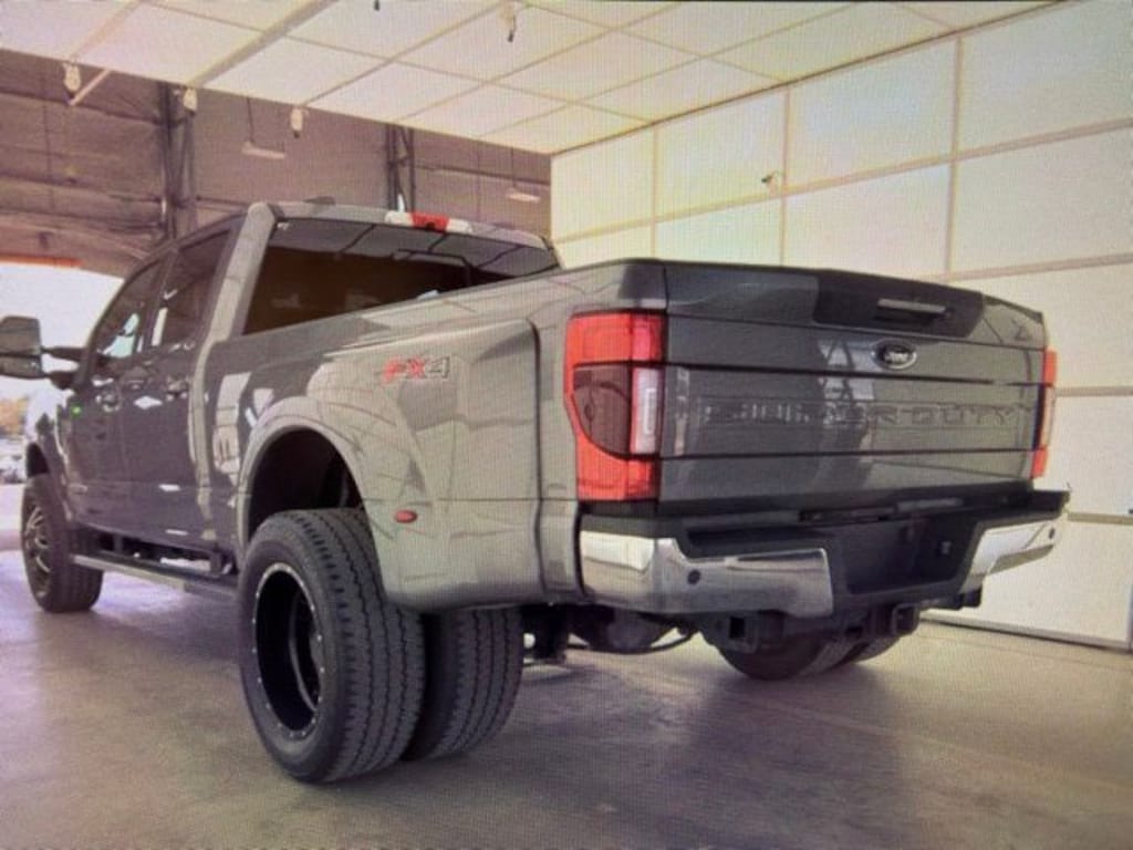 Used 2022 Ford F-350 Lariat Truck Crew Cab
