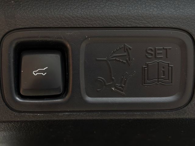 Used 2018 Burgundy Velvet Metallic Tinted Clearcoat Lincoln Premiere image 34