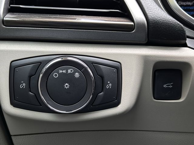 Used 2018 Magnetic Metallic Ford SE Luxury image 24