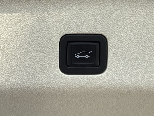 Used 2024 Crystal White Tricoat CADILLAC Sport Platinum image 32