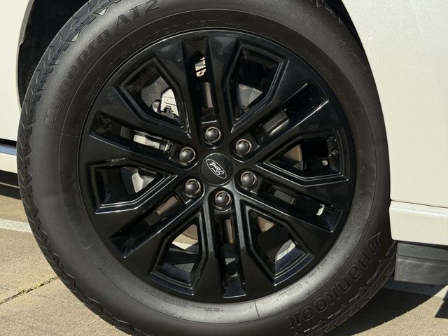 Used 2022 Star White Metallic Tri-Coat Ford Platinum image 9