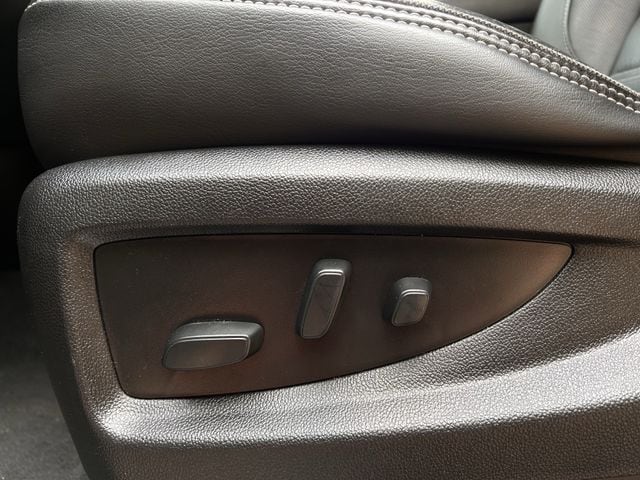 Used 2020 Onyx Black GMC Denali image 32