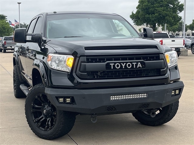 Used 2017 Toyota Tundra SR5 with VIN 5TFDW5F16HX668059 for sale in Arlington, TX