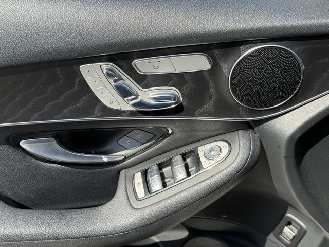 Used 2018 Polar White Mercedes-Benz GLC 300 image 23
