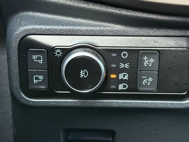 Used 2022 Oxford White Ford Wildtrak image 21